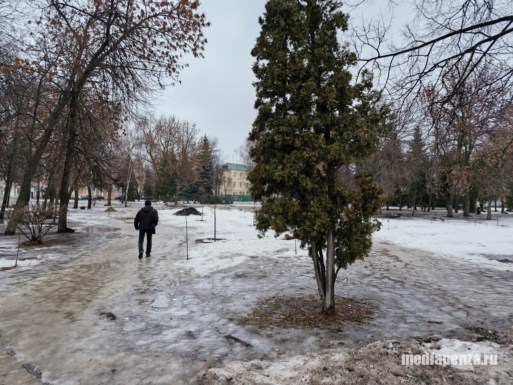 В Пензе готовятся к уничтожению сквера рядом с железнодорожным вокзалом «Пенза-1» В Пензе готовятся к уничтожению сквера рядом с железнодорожным вокзалом «Пенза-1»
