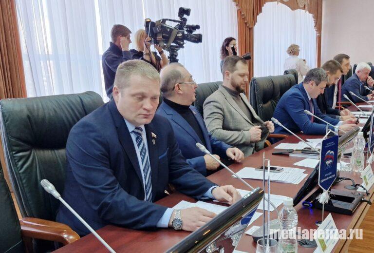 Участнику СВО и новому зампреду гордумы не нашлось ни кабинета, ни места в президиуме