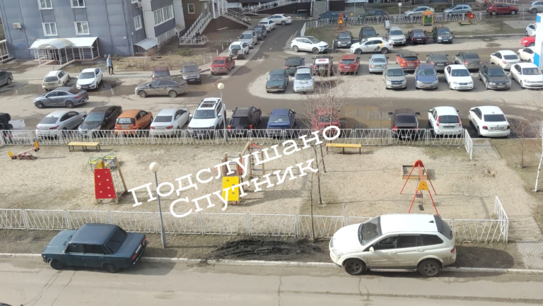 Жители Спутника возмущены порчей газонов: предлагают ужесточить контроль