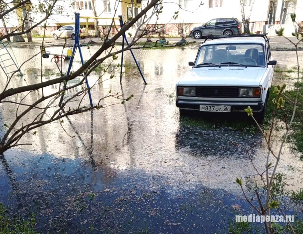 На улице Клары Цеткин ребёнок провалился в разрытую коммунальщиками яму На улице Клары Цеткин ребёнок провалился в разрытую коммунальщиками яму