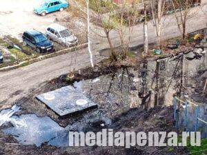 На улице Клары Цеткин ребёнок провалился в разрытую коммунальщиками яму