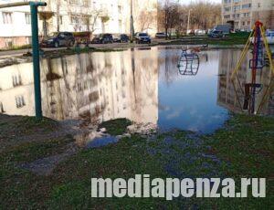 На улице Клары Цеткин ребёнок провалился в разрытую коммунальщиками яму