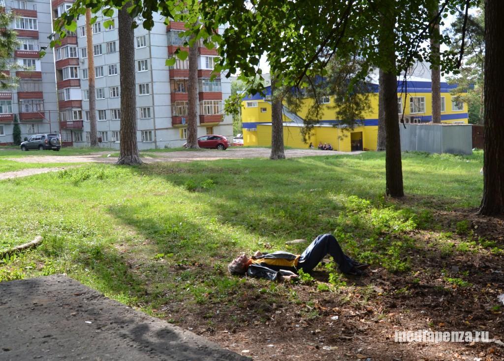 Жители микрорайона Ахуны жалуются на посиделки алкоголиков в лесу Жители микрорайона Ахуны жалуются на посиделки алкоголиков в лесу