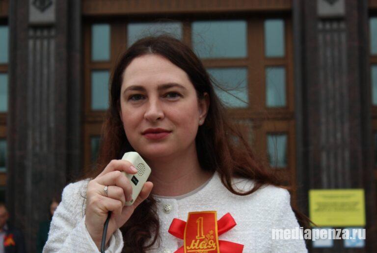 Депутат Елена Падалкина попросила провести внеочередную сессию гордумы из-за скандала с орденом депутата Алексея Иванова