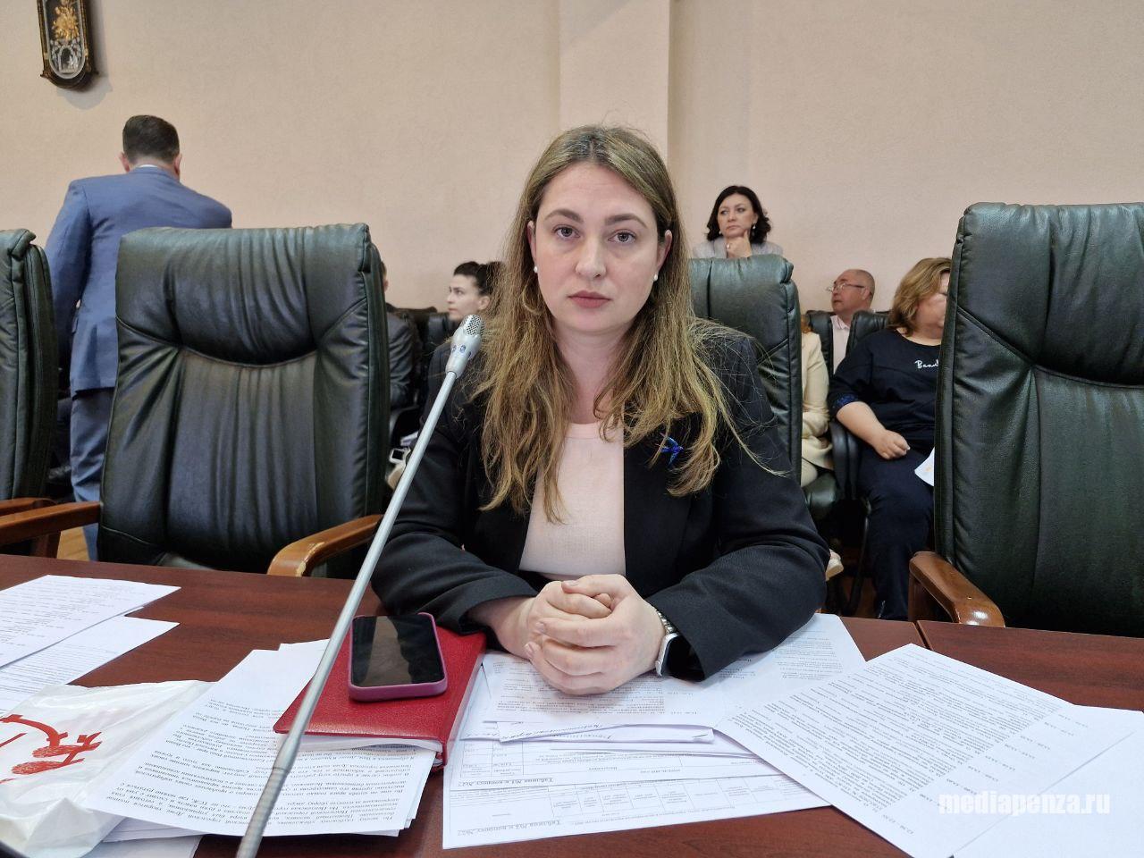Депутат Елена Падалкина обвинила председателя гордумы в самодурстве. Видео Депутат Елена Падалкина обвинила председателя гордумы в самодурстве. Видео