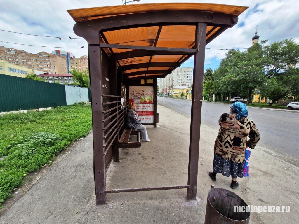 Вандалы продолжают громить остановку на улице Калинина, которую вице-мэр Усманов обещал починить ещё в марте Вандалы продолжают громить остановку на улице Калинина, которую вице-мэр Усманов обещал починить ещё в марте