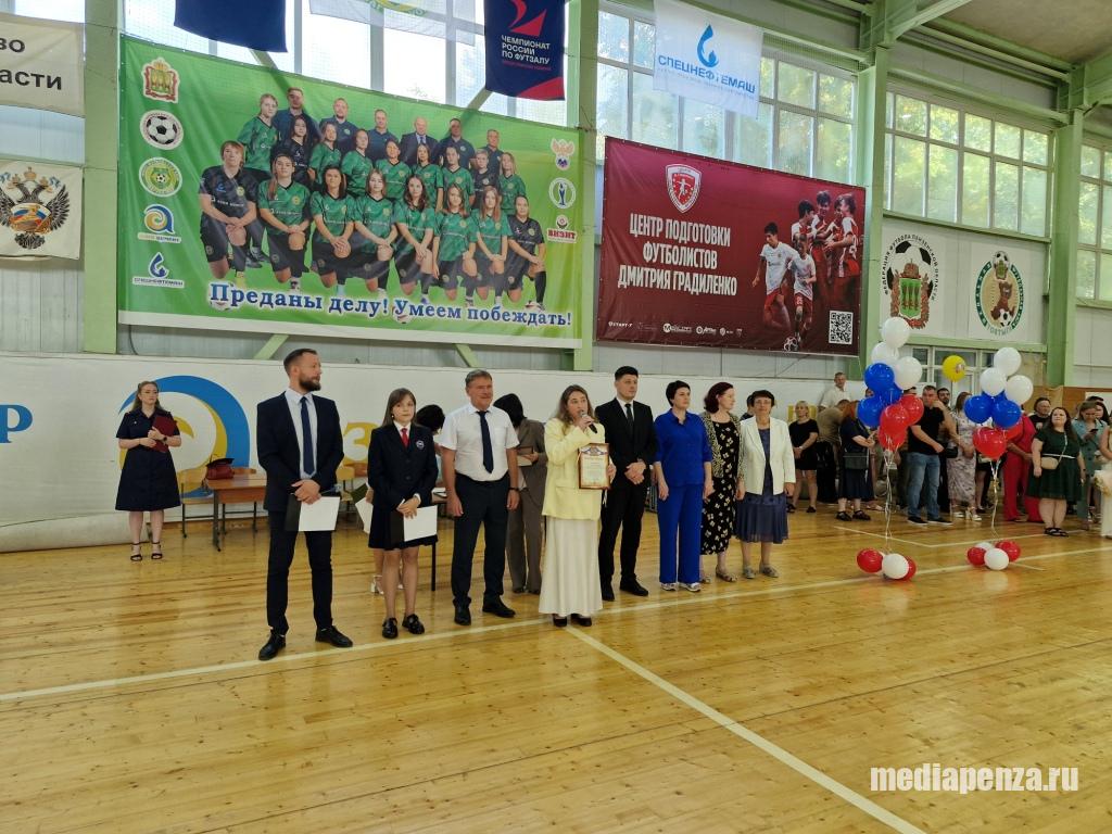 Депутат гордумы Елена Падалкина получила Благодарность за помощь пензенской школе № 30