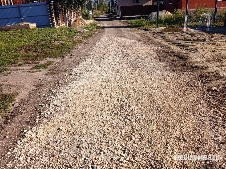 В Богословке асфальт кладут без песка и щебня В Богословке асфальт кладут без песка и щебня