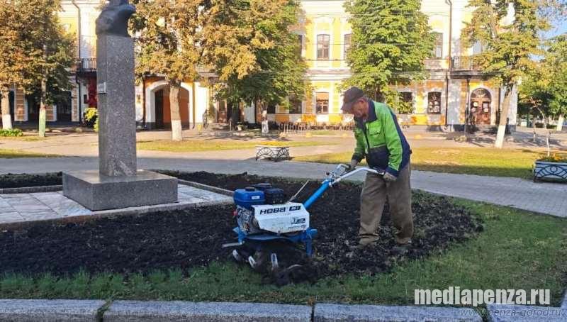 На уборку улиц Пензы вышло почти 100 единиц техники На уборку улиц Пензы вышло почти 100 единиц техники