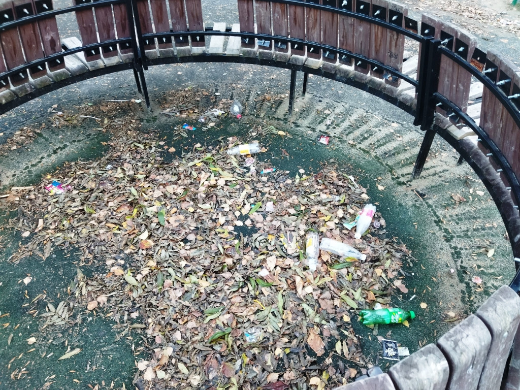 Помойка в центре Вадинска: жители спорят, кто виноват в состоянии детской площадки Помойка в центре Вадинска: жители спорят, кто виноват в состоянии детской площадки