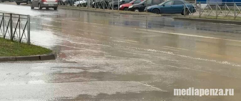 На улице Кижеватова в Пензе появился водопад