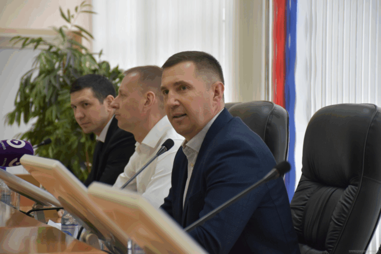 Олег Денисов сообщил о капитальном ремонте 4 школ города в следующем году