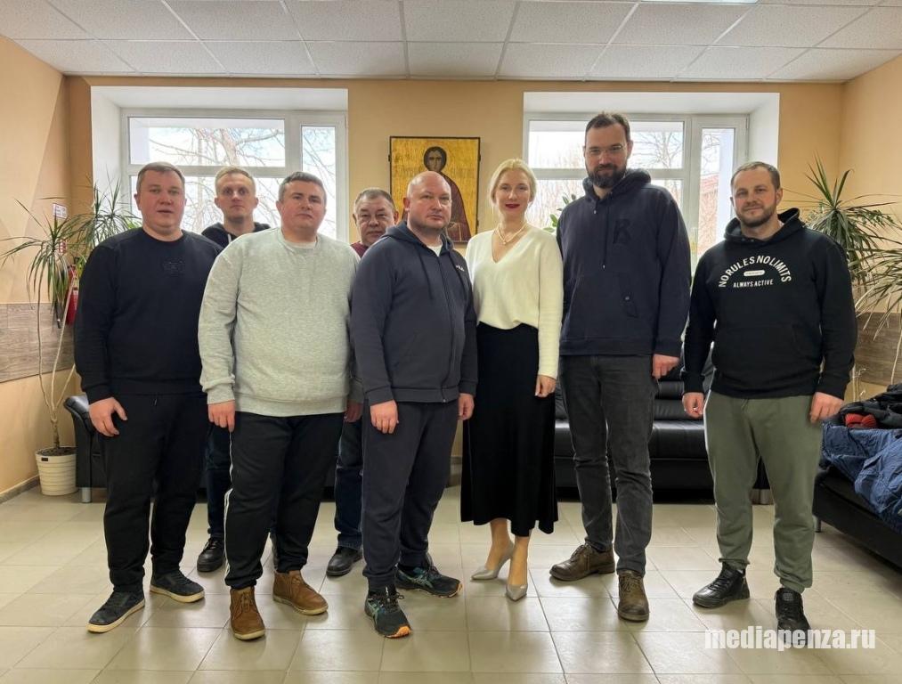 Директор Токмакской больницы Юлия Корниенко: «Каждый приезд врачей из Пензы - это лучик солнца» Директор Токмакской больницы Юлия Корниенко: «Каждый приезд врачей из Пензы - это лучик солнца»