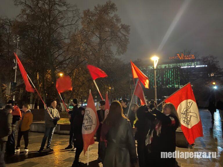 В Пензе прошёл митинг несистемных левых сил, посвящённый годовщине революции 1917 года