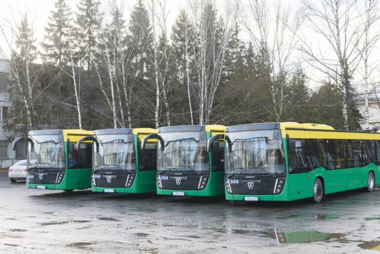 4 новых автобуса вышли на линию в Заречном