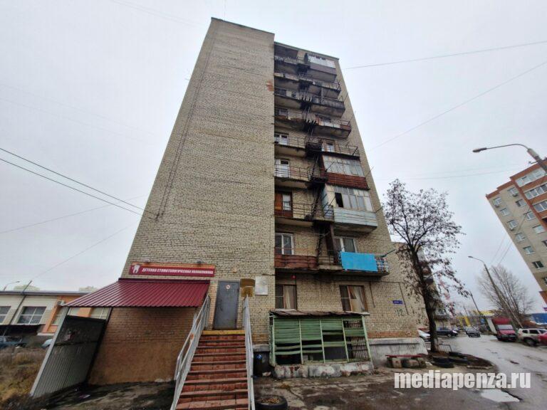 Депутат Елена Падалкина ещё раз попросила привести в порядок территорию у детской поликлиники на ГПЗ