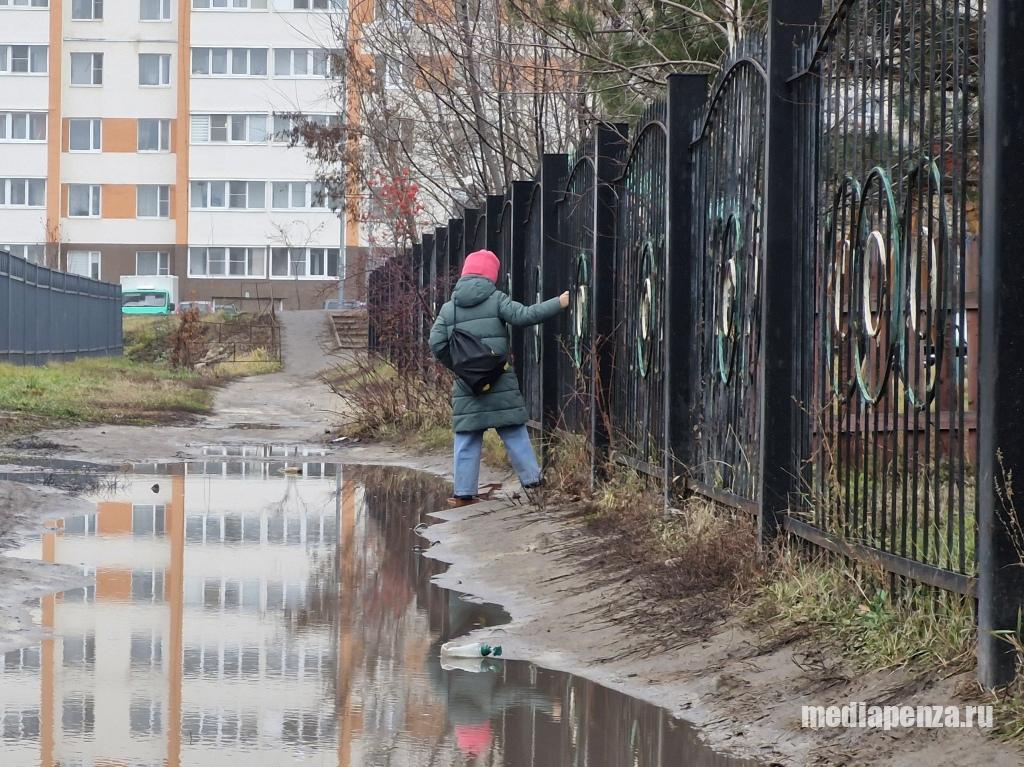 Жители ГПЗ не могут пройти к школе № 80 Жители ГПЗ не могут пройти к школе № 80