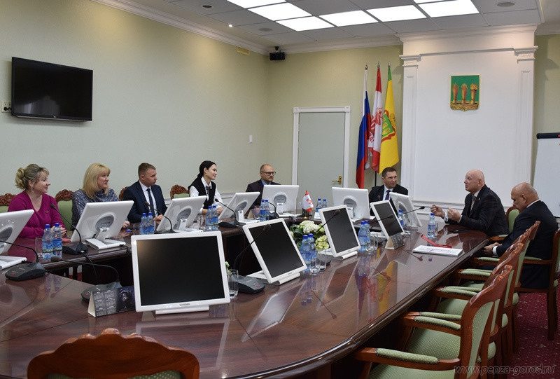 Мэр Пензы провёл встречу с делегацией из Беслана Мэр Пензы провёл встречу с делегацией из Беслана