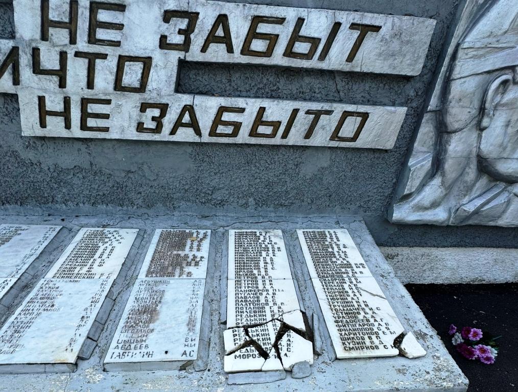Чиновники не разрешают жителям Оленевки отремонтировать памятник Воинам-Победителям