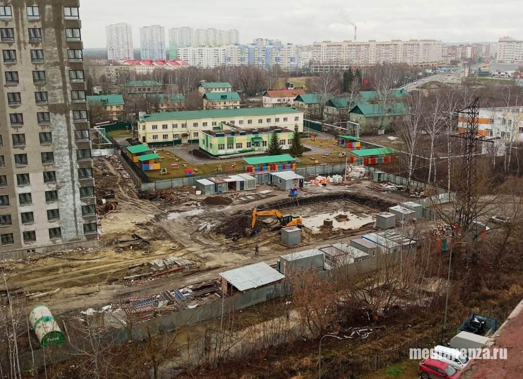 Опять за старое? Жители улицы Ново-Казанской жалуются на откачку воды из подвала строящегося ЖК «Династия» Опять за старое? Жители улицы Ново-Казанской жалуются на откачку воды из подвала строящегося ЖК «Династия»