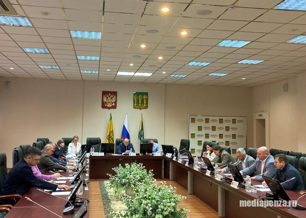 Руководитель фракции КПРФ в гордуме предложил передавать неиспользуемую технику муниципальных компаний в зону СВО Руководитель фракции КПРФ в гордуме предложил передавать неиспользуемую технику муниципальных компаний в зону СВО