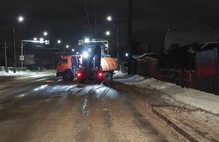 Коммунальщики Пензы за ночь вывезли более тысячи кубометров снега