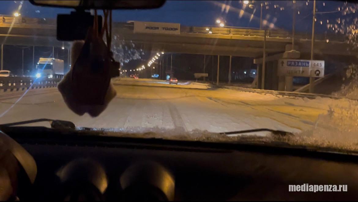Пензенские автомобилисты предупреждают об опасном передвижении по трассе М-5 Пензенские автомобилисты предупреждают об опасном передвижении по трассе М-5