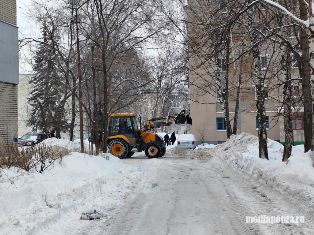 На улице Карпинского наконец-то привели в порядок дорогу к лицею № 29