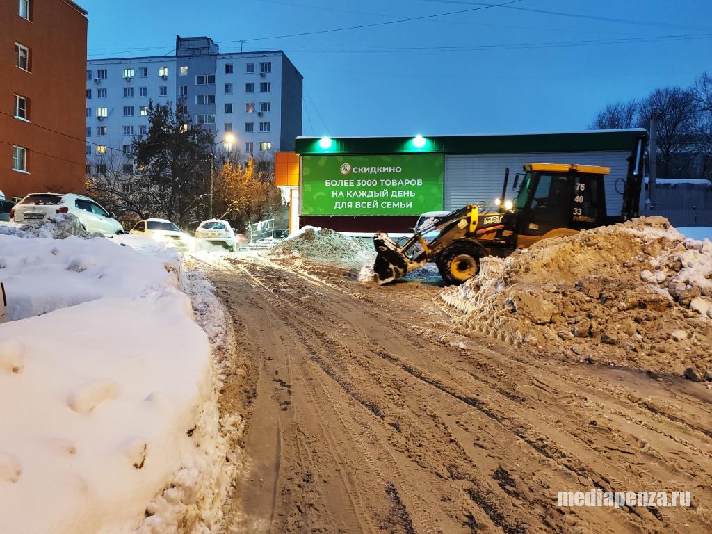 На улице Карпинского наконец-то привели в порядок дорогу к лицею № 29