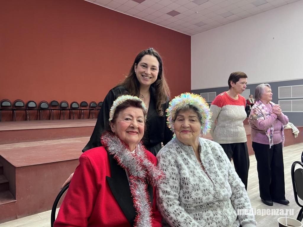Депутат гордумы Елена Падалкина поздравила участников проектов «Дети войны» и «Старшие» с новогодними праздниками Депутат гордумы Елена Падалкина поздравила участников проектов «Дети войны» и «Старшие» с новогодними праздниками
