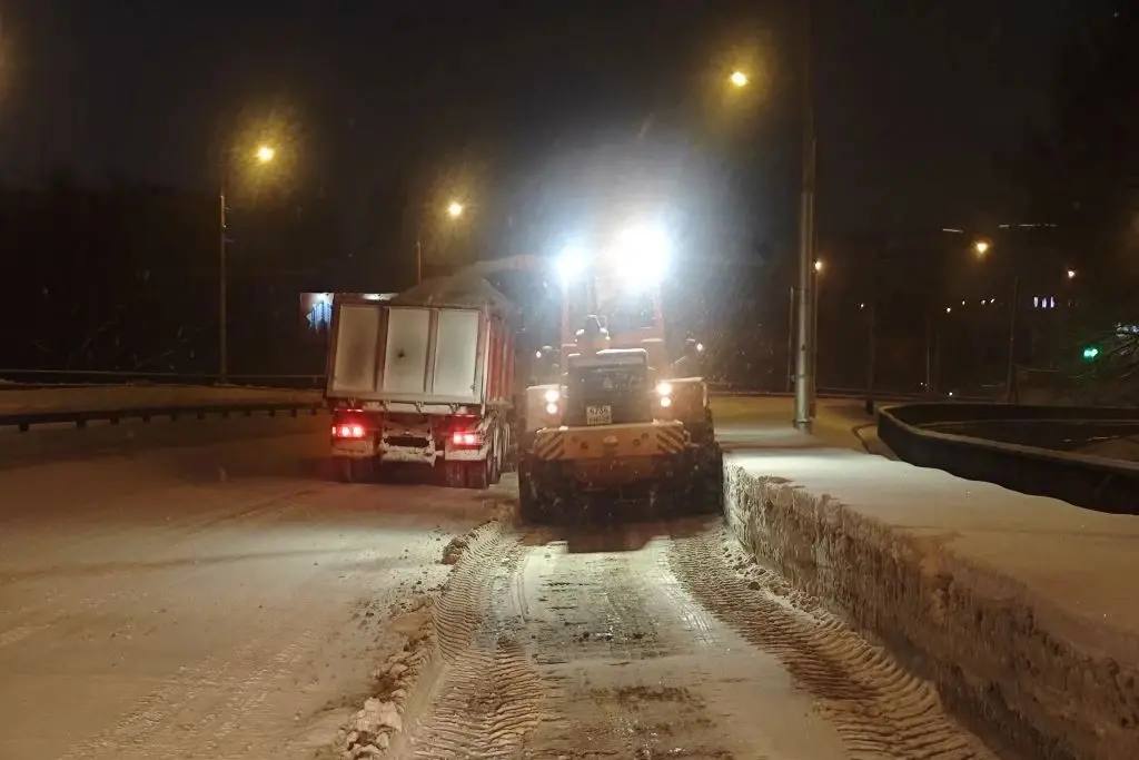В Пензе за ночь вывезли 1111 кубометров снега В Пензе за ночь вывезли 1111 кубометров снега