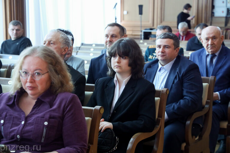 Врачам пензенского онкодиспансера вручили президентские награды