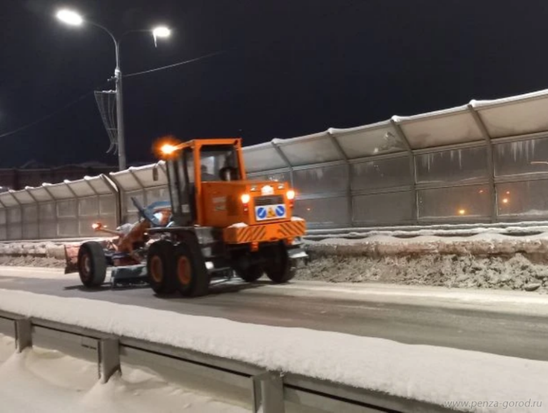 Около 6 тысяч кубометров снега вывезли за ночь с улиц Пензы