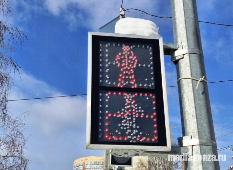 Транспортный коллапс в Пензе продолжается. На пересечении улиц Суворова-Кулакова отключены светофоры