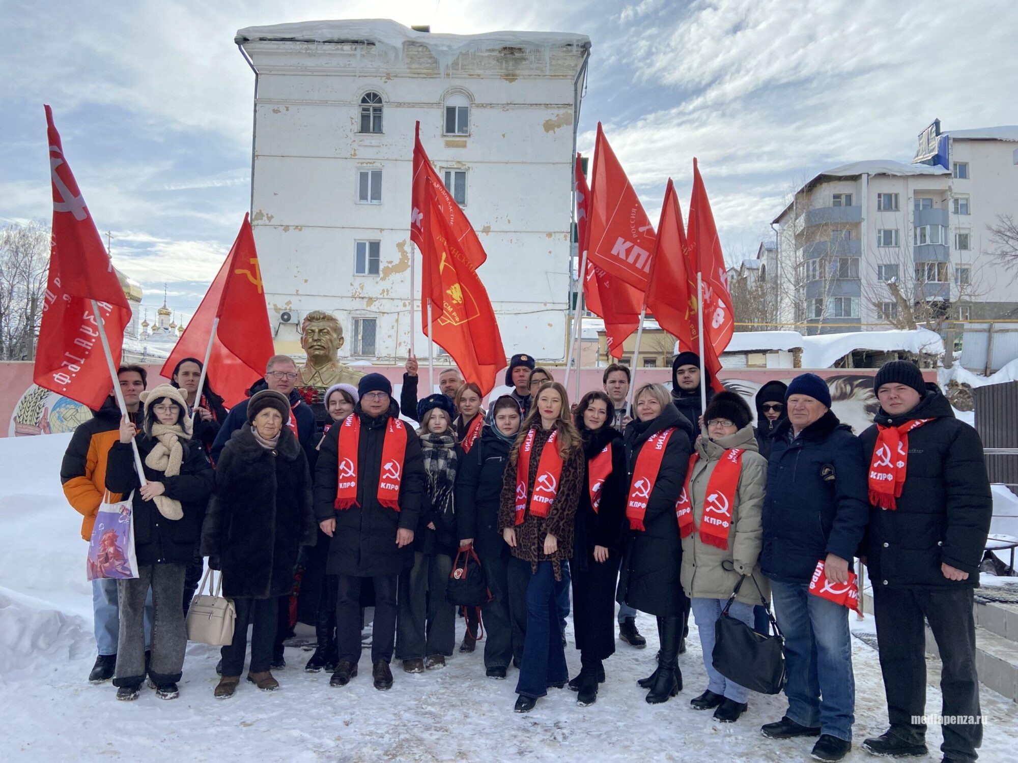 В Пензе прошла акция в честь Дня Советской Армии и ВМФ В Пензе прошла акция в честь Дня Советской Армии и ВМФ