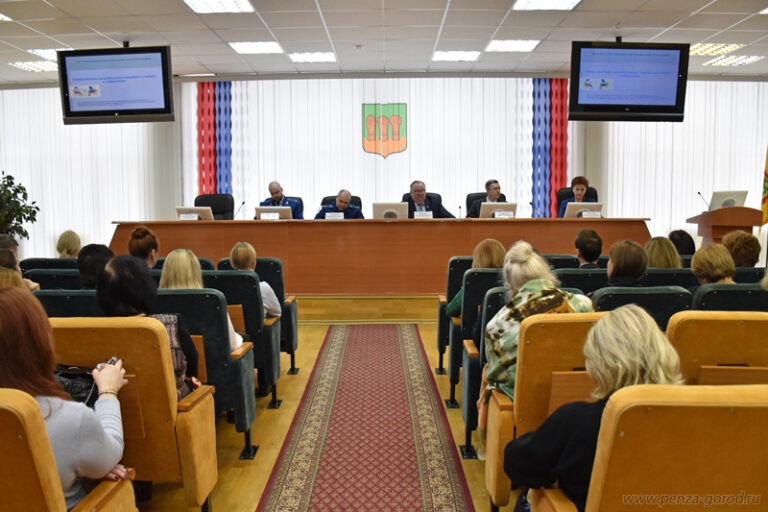 В мэрии Пензы обсудили меры защиты подростков от опасных зависимостей и рисков