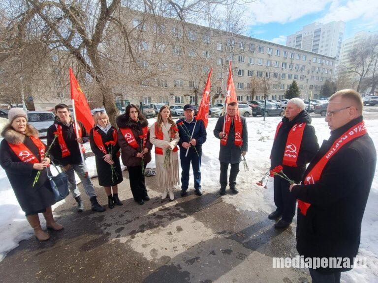 В Пензе почтили память «красного прокурора» Виктора Илюхина, возбудившего уголовное дело на президента СССР Горбачёва