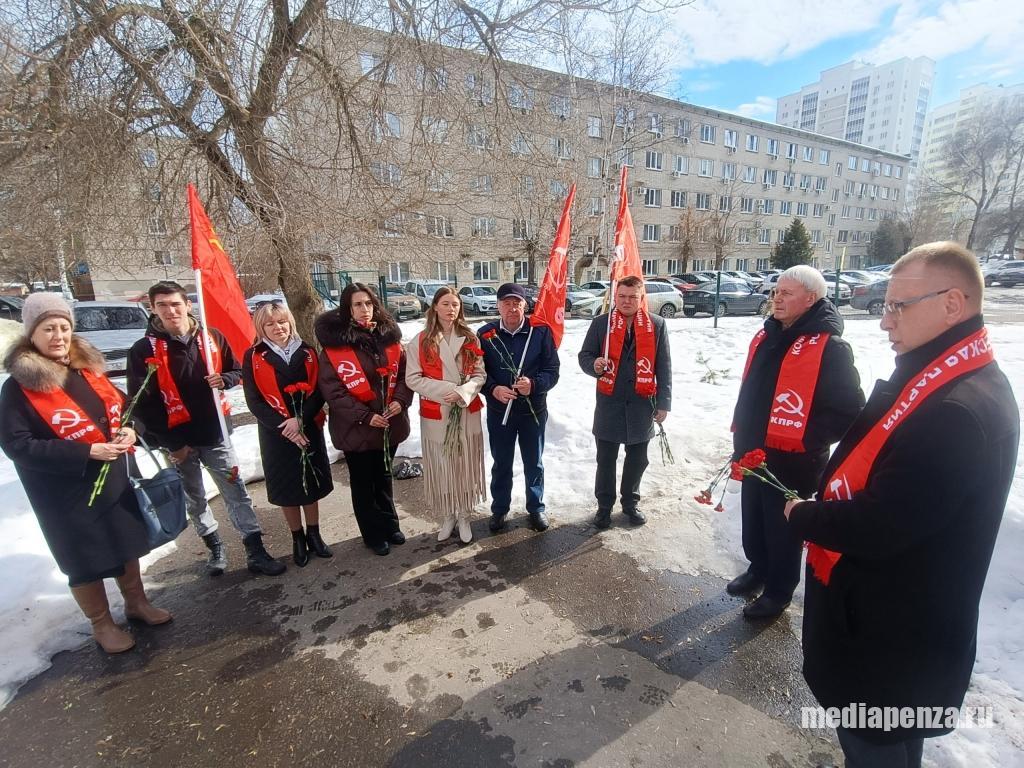 В Пензе почтили память «красного прокурора» Виктора Илюхина, возбудившего уголовное дело на президента СССР Горбачёва В Пензе почтили память «красного прокурора» Виктора Илюхина, возбудившего уголовное дело на президента СССР Горбачёва