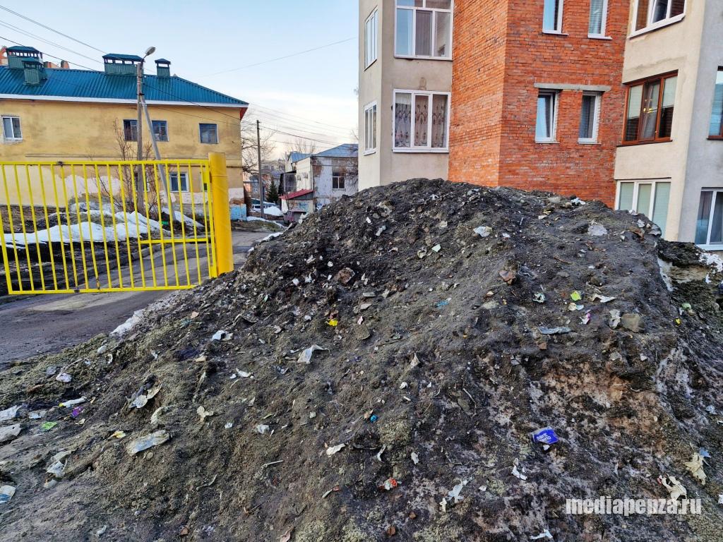 Месячник по благоустройству в самом разгаре. Центр Пензы превратился в помойку
