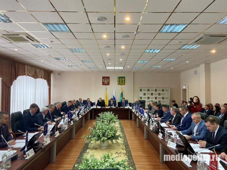На сессии гордумы выяснилось, что вице-мэр Ильдар Усманов ничего не знает о травмах, полученных горожанами при падении на тротуарах
