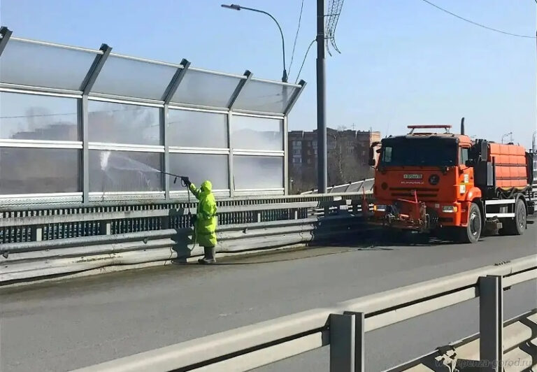 В Пензе приступили к мойке шумовых экранов после зимы