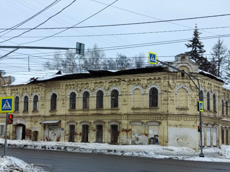 В Пензе разрушается старинный дом