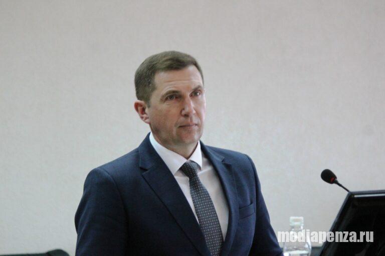 Мэр Пензы Олег Денисов начинал свою карьеру дворником в Сердобске