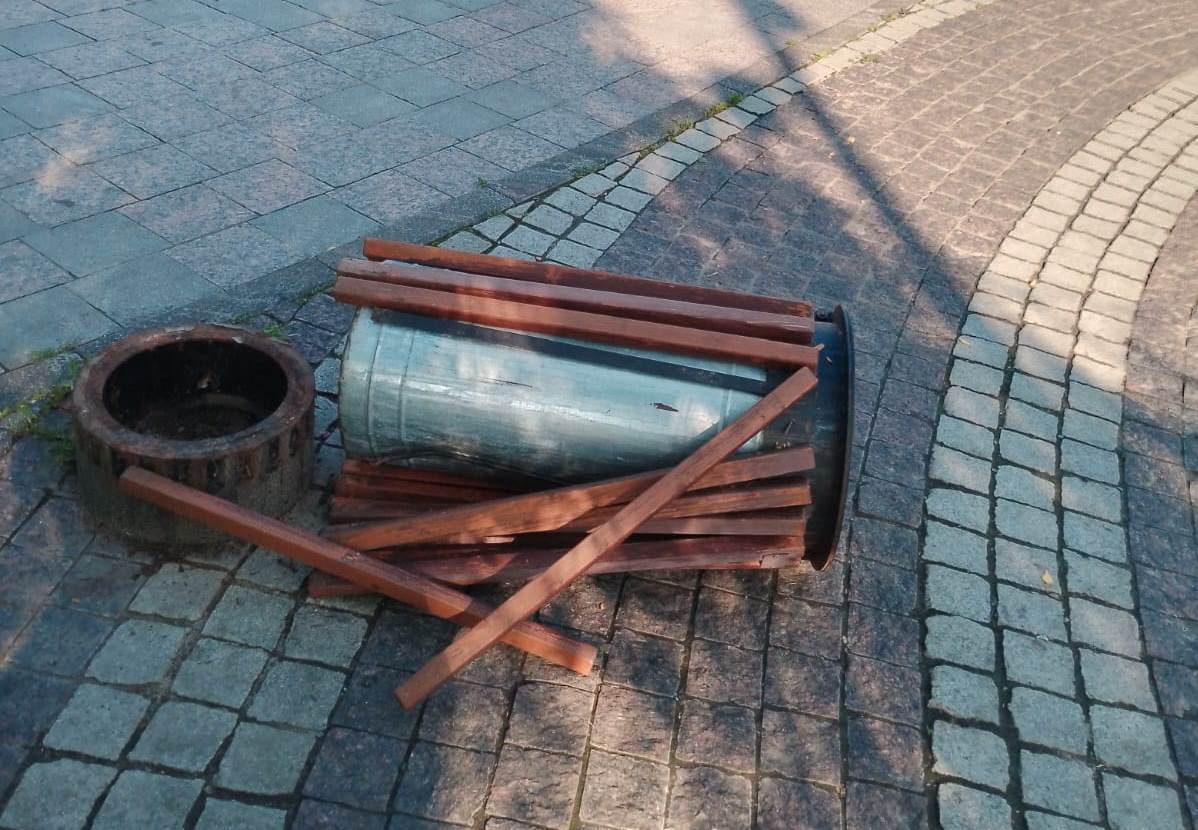 В Пензе выделят более 3 миллионов рублей на установку скамеек и урн в двух скверах В Пензе выделят более 3 миллионов рублей на установку скамеек и урн в двух скверах