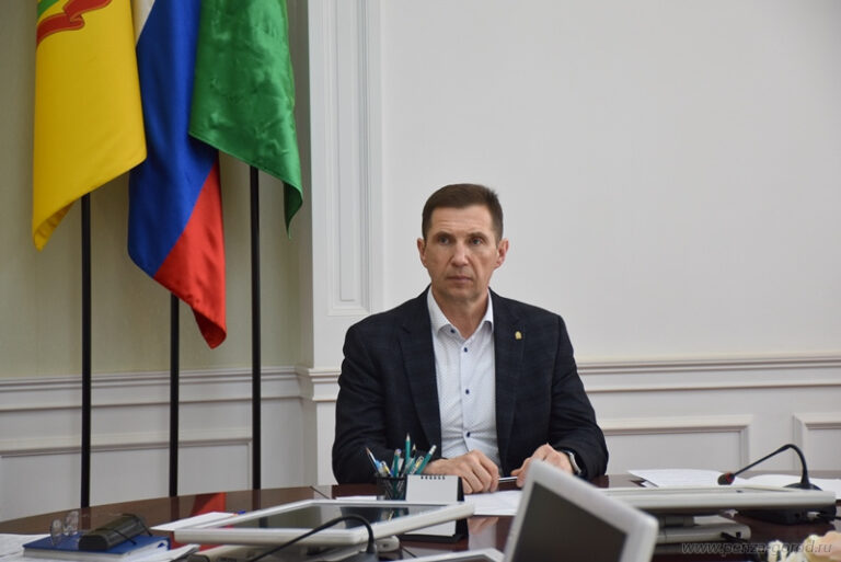 Мэр Пензы поручил уделить особое внимание занятости детей из стран ближнего зарубежья
