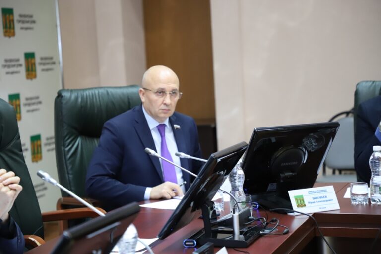 Зампред гордумы Юрий Зиновьев посочувствовал мэру Пензы и пожаловался на его подчинённых