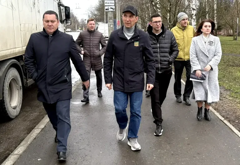 Глава Пензы проверил состояние благоустройства у памятных объектов