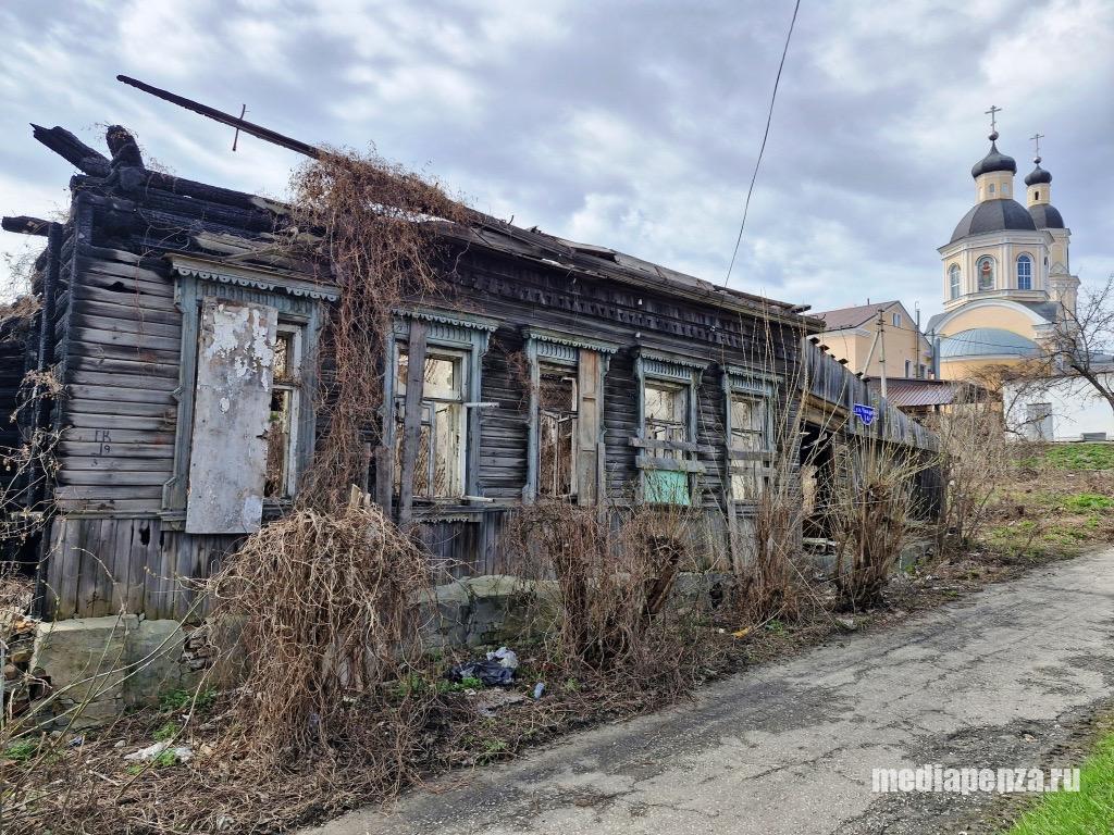 Деревянный дом с элементами модерна на улице Чкалова планируют продать за 1 рубль Деревянный дом с элементами модерна на улице Чкалова планируют продать за 1 рубль