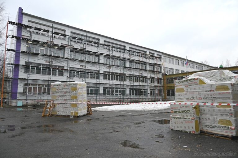 Мэр Пензы проверил ход капремонта городских школ