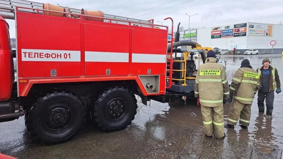 В Пензе ликвидируют последствия подтопления по ряду участков В Пензе ликвидируют последствия подтопления по ряду участков